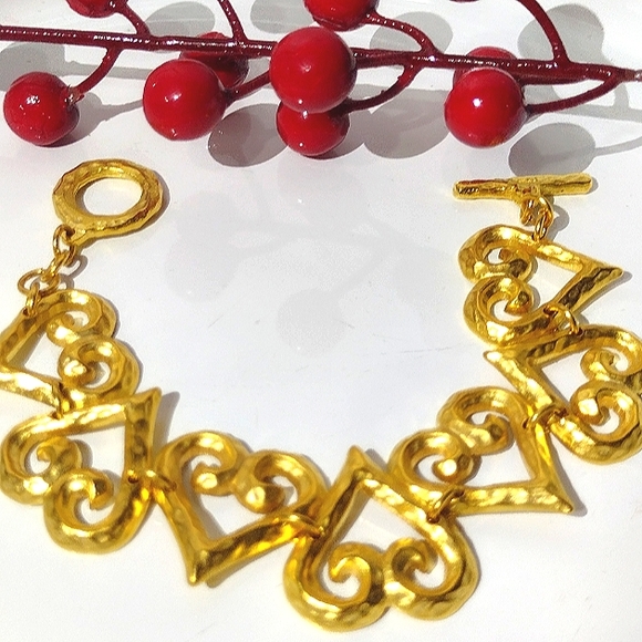 YSL Interlocking Hearts Just in time for Valentine - Picture 4 of 12
